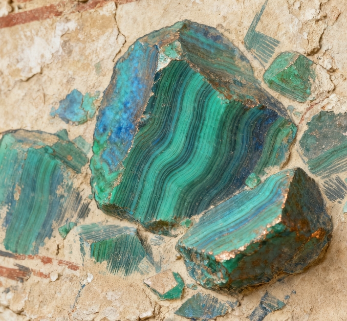 从化学到实践：碱式碳酸铜的结构、性质与应用全景解析