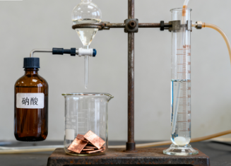 硝酸的化学式到底代表了什么？一文看懂它的反应原理与现实意义