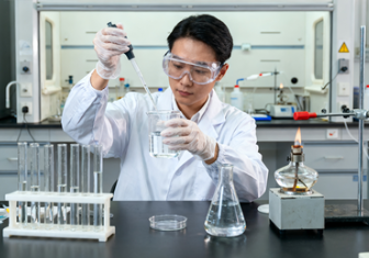 化工产品真的安全可靠吗？全面解析化学工业产品的特性与应用风险